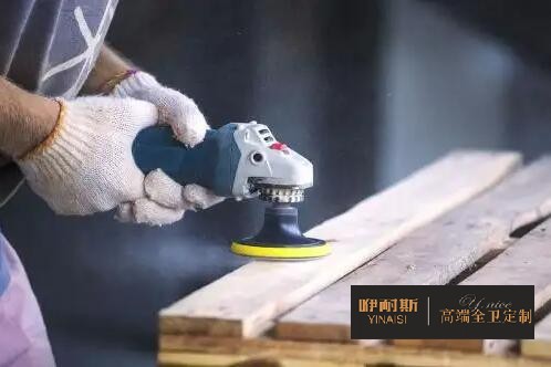 去除表面的毛刺和残留树皮及划伤 去除表面的毛刺和残留树皮及划伤