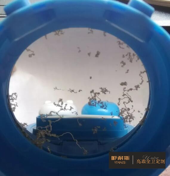 镜子上有黑斑的两种情况 镜子上有黑斑的两种情况