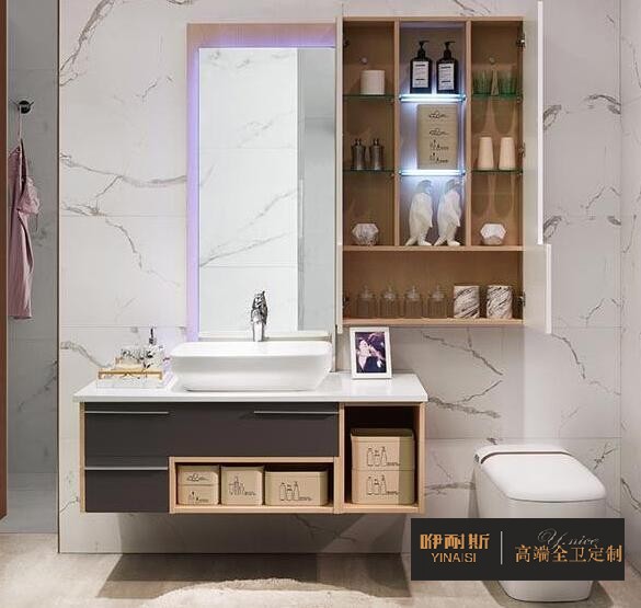 开放式存储是一种日益增长的浴室趋势,不管是小户型还是大户型都适用。 开放式存储是一种日益增长的浴室趋势,不管是小户型还是大户型都适用。