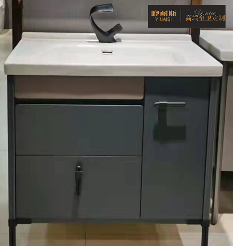 浴室柜主柜安装完成 浴室柜主柜安装完成