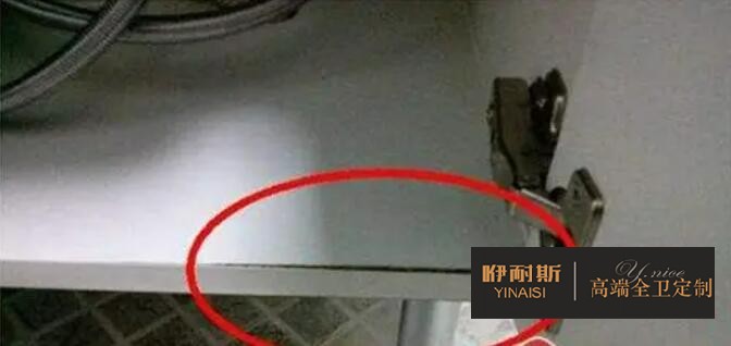 浴室柜常见问题二、浴室柜变形,开裂 浴室柜常见问题二、浴室柜变形,开裂